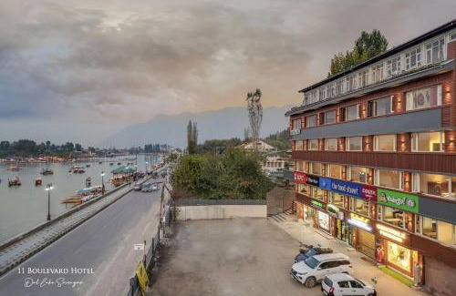 Dal Lake Hotel | Hotel 11 Boulevard