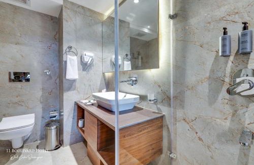 Dal Lake Hotel | Hotel 11 Boulevard