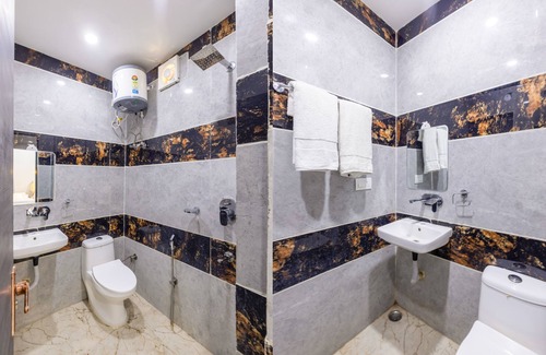 Noida Hotel | Hotel Admire Inn Sec - 104 By ASPL