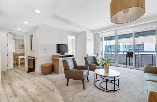 Brickell Apartment | Hotel AKA Suite