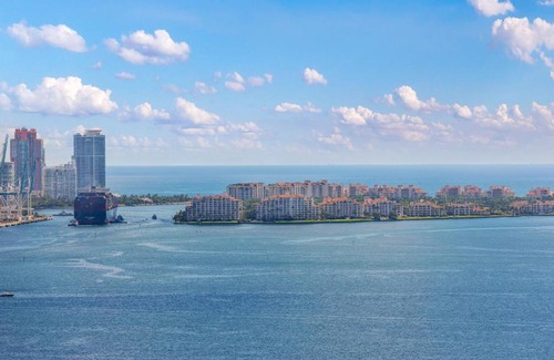 Brickell Apartment | Hotel AKA Suite