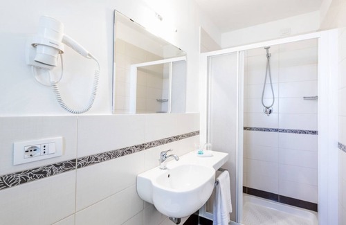 Marina di Pietrasanta Hotel | Hotel Andreaneri