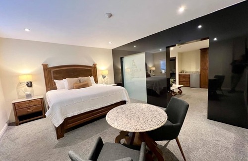 Avenida Revolucion Hotel | Hotel Caesar's