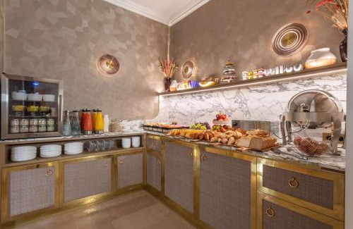 Quinze-Vingts Hotel | Hotel Camille Paris Tapestry Collection by Hilton