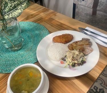 Laureles Hotel | Hotel Casa Las Palmas