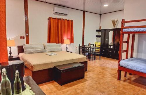 Puerto Viejo de Talamanca Hotel | Hotel Casa Vito Beachfront