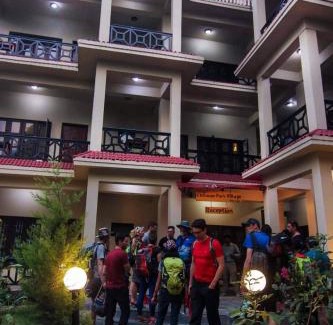 Sauraha Hotel | Hotel Chitwan Park Village