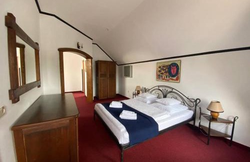 Kosuv Stary Hotel | Hotel Complex Legenda