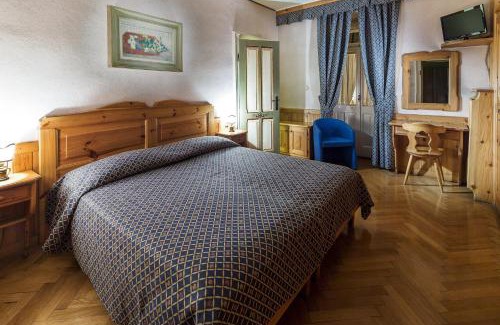 Cortina d'Ampezzo Historic Centre Hotel | Hotel Corona