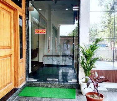 Vrindavan Hotel | Hotel Dev Shri Residency ! near Prem mandir & ISCKON ! Fully AC rooms ! Café & Banquet, Free parking & Lift availability