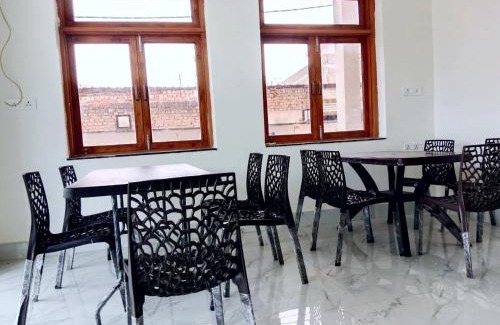Vrindavan Hotel | Hotel Dev Shri Residency ! near Prem mandir & ISCKON ! Fully AC rooms ! Café & Banquet, Free parking & Lift availability