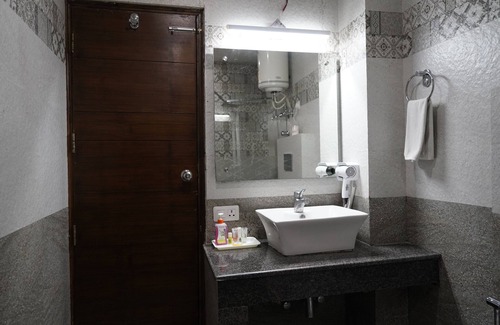 Fatehpur Hotel | HOTEL DHARAMSHALA PARADISE