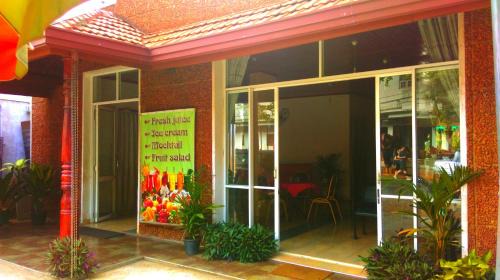 Pinnawala Hotel | Hotel Elephant Lobby