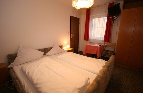 Rothenburg ob der Tauber House | Hotel Gasthof Zur Linde