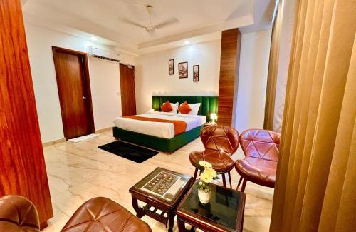 Balrampur Hotel | Hotel Golden Temple View by La Casa, Amritsar -#top rated #most awarded #swimming pool #prime location #luxury rooms #parking #rooftop cafe
