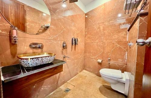 Balrampur Hotel | Hotel Golden Temple View by La Casa, Amritsar -#top rated #most awarded #swimming pool #prime location #luxury rooms #parking #rooftop cafe
