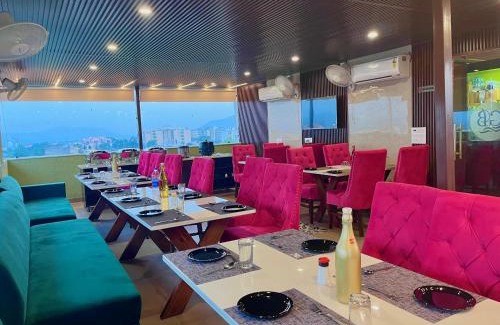 Balrampur Hotel | Hotel Golden Temple View by La Casa, Amritsar -#top rated #most awarded #swimming pool #prime location #luxury rooms #parking #rooftop cafe