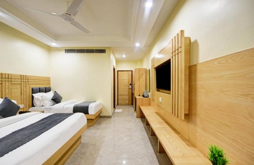 Paharganj Hotel | Hotel Guru Preet- New Delhi Railway Station