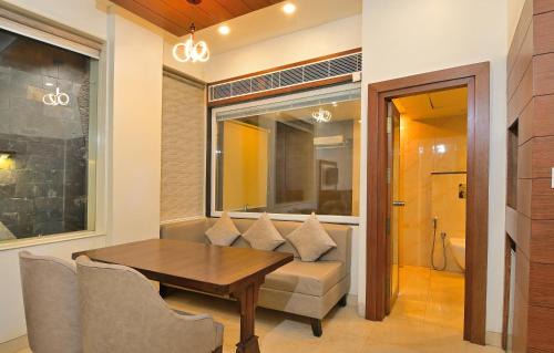 Paharganj Hotel | Hotel Hari Piorko Grand - 2 Min from New Delhi Railway Station