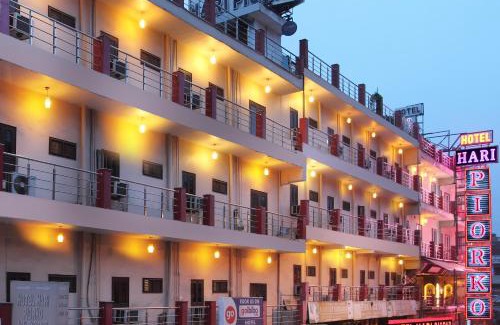 Paharganj Hotel | Hotel Hari Piorko Grand - 2 Min from New Delhi Railway Station