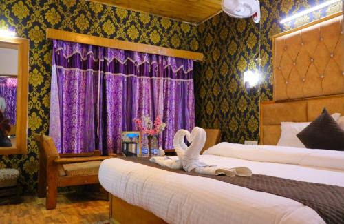 New Manali Hotel | Hotel Hilltop At Mall Road Manali With Open Terrace
