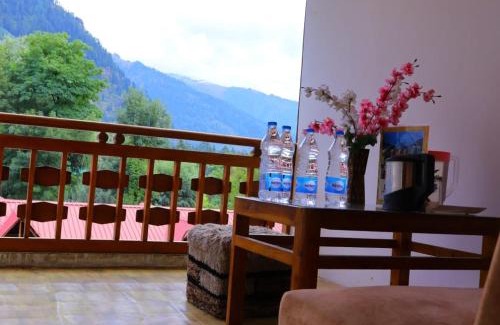 New Manali Hotel | Hotel Hilltop At Mall Road Manali With Open Terrace