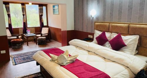 New Manali Hotel | Hotel Hilltop At Mall Road Manali With Open Terrace