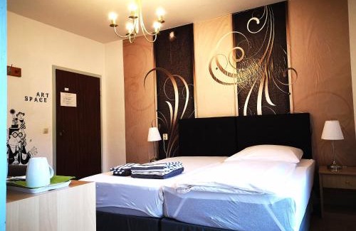 Stadtbezirke IX Bed & Breakfast | Hotel Hohenstein -Radweg-Messe-Baldeneysee