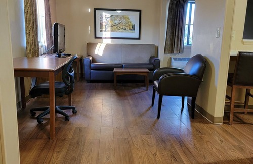 Cary Hotel | Hotel in Cary with WiFi, AC.
