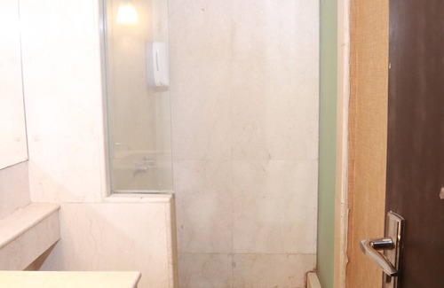 Gubeng Hotel | Hotel Istana Permata Ngagel