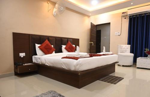 Sigra Hotel | Hotel Jhanki Residency Near Kashi Temple