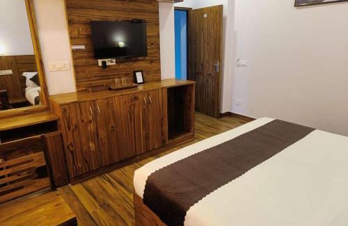 Dharampur Apartment | Hotel kasauli view café restaurant open terrace mountain view