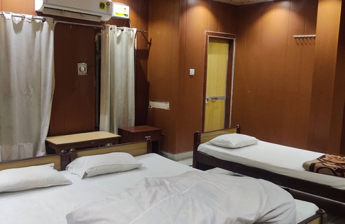 Jaunpur Hotel | Hotel Krishan Kanhiya
