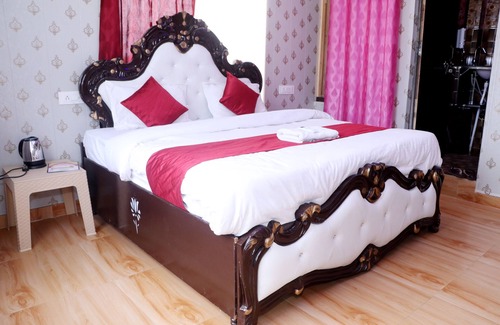 Nivari Hotel | Hotel Krishna Manu Palace