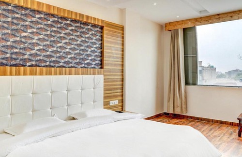 Zirakpur Hotel | hotel maahi