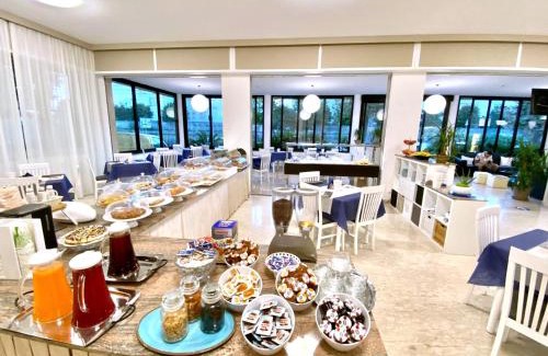 Misano Adriatico Hotel | Hotel Maioli - Colazione XXL fino alle 12