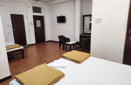 Lake Swaroop Sagar Hotel | Hotel Mewar Darshan