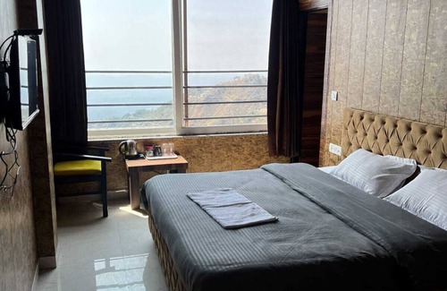 The Mall Road Resort | Hotel Mussoorie Gold Mary