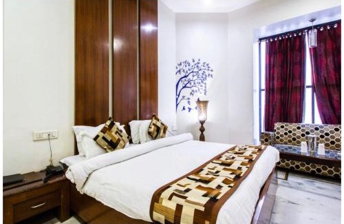 Amritsar Hotel | HOTEL Namaskar Near Railway Station - 2 Km From Golden Temple & Jallianwala Bagh - Luxurious rooms With Wifi Facility - Restaurant-Lift-Free Parking Available - A Premium Hotel In Amritsar