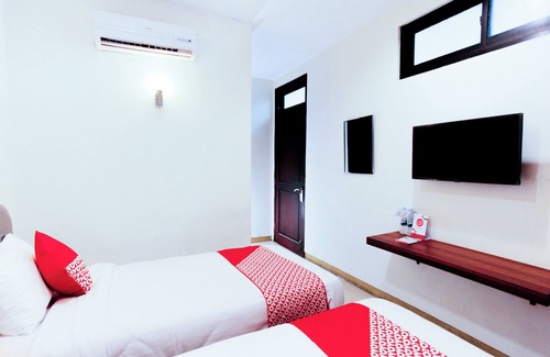 Surabaya Hotel | Hotel O Genteng Near Genteng Market Formerly Uno Hotel