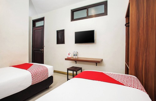 Surabaya Hotel | Hotel O Genteng Near Genteng Market Formerly Uno Hotel