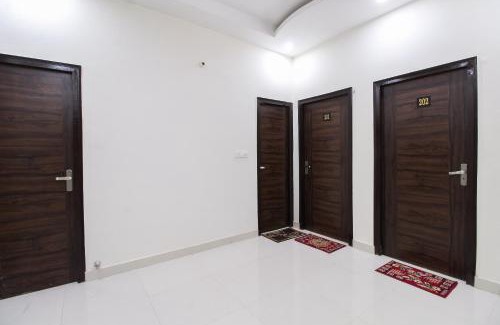 Vrindavan Hotel | Hotel O Krishna Cottage