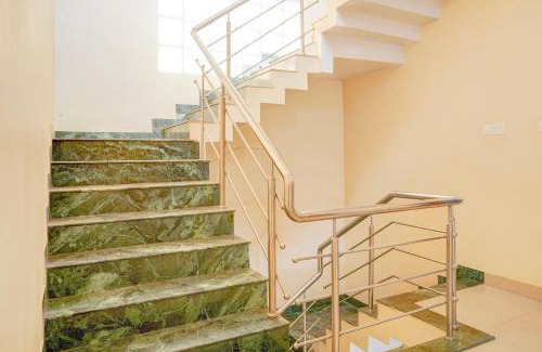 Jabalpur Hotel | Hotel O M N Palace