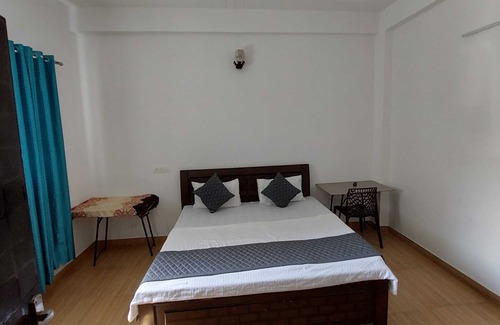 IMT Manesar Hotel | Hotel O Naveen Residancy