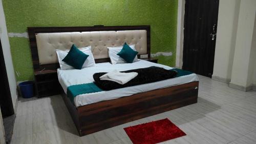 Ballabgarh Hotel | Hotel O Rana Guest House