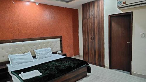 Ballabgarh Hotel | Hotel O Rana Guest House