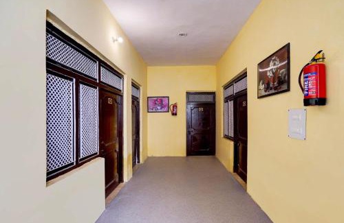 Dadri Hotel | Hotel O Vrindavan guest house