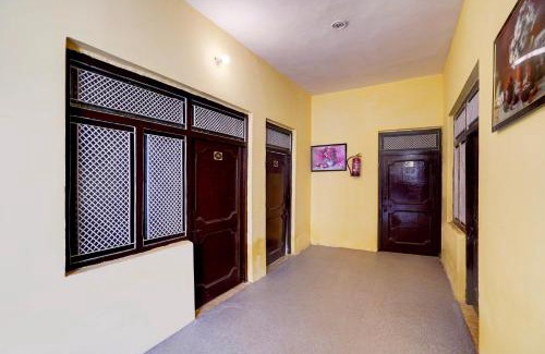 Dadri Hotel | Hotel O Vrindavan guest house