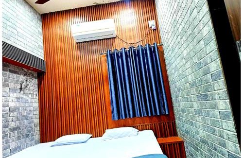 Bhubaneshwar Apartment | Hotel P-V-R Near Railway Station 20 meters only