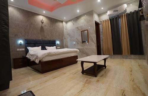 Kishangarh Hotel | Hotel Paradise - Chandigarh